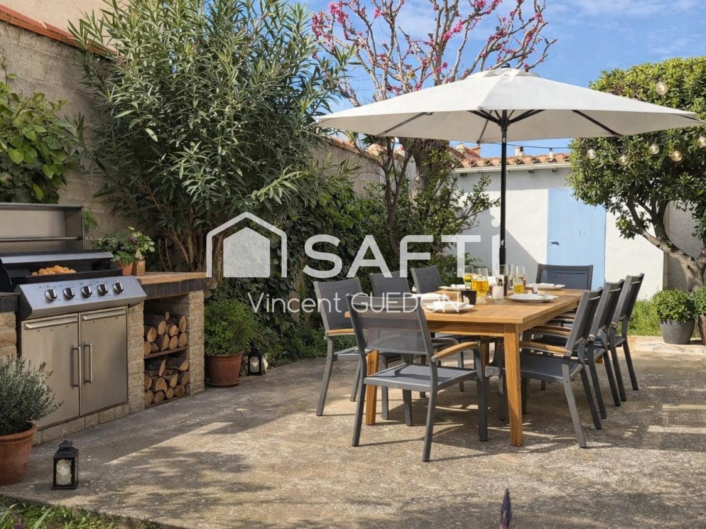 Maison 3 faces avec jardin et cabanon