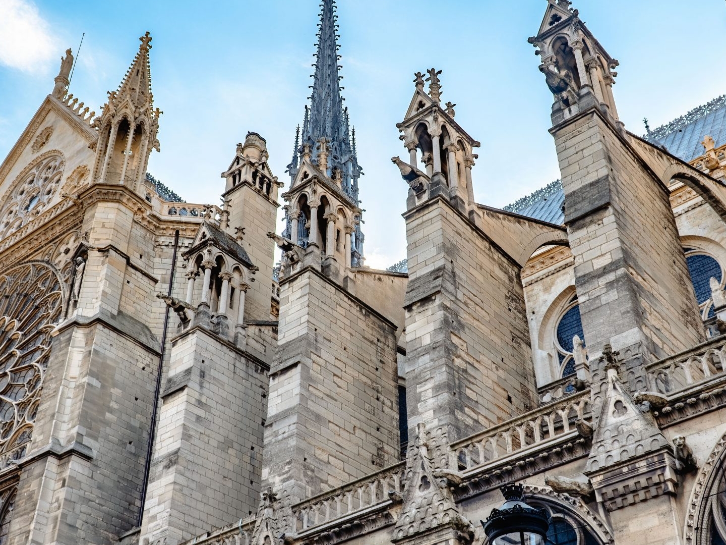 PARIS 4E - NOTRE-DAME / ÎLE DE LA CITÉ - APPARTEMENT D'EXCEPTION AU DERNIER ÉTAGE