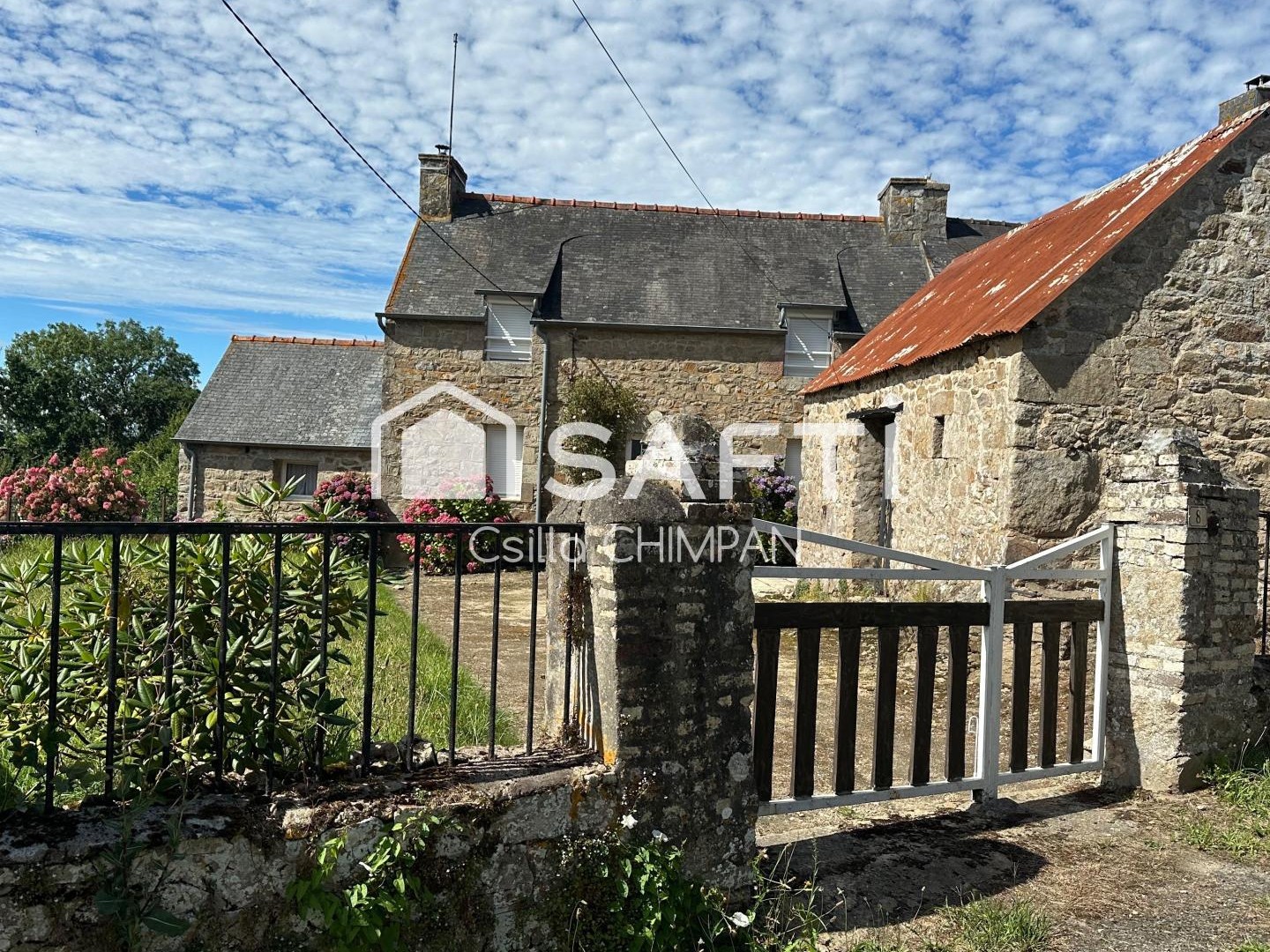 Maison en pierre avec deux chambres