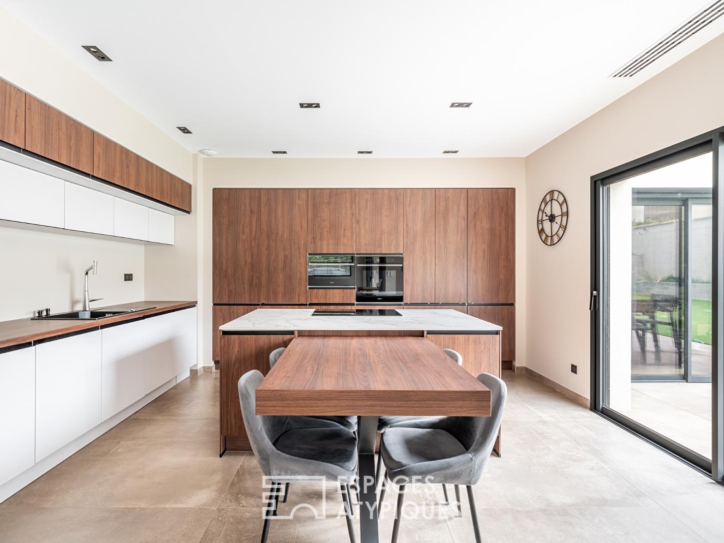 Maison à vendre - 6 pièces - 193m2 - Montmerle-Sur-Saône (01090)