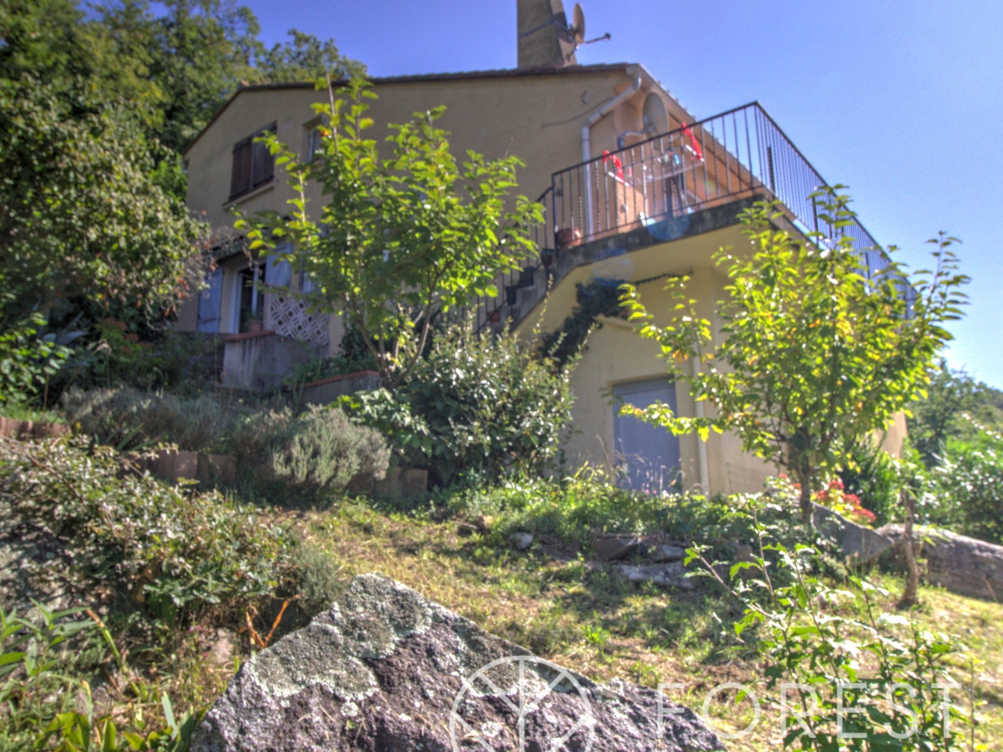 Spacieuse familiale avec terrain de 1350 m2 et T2 indépendant