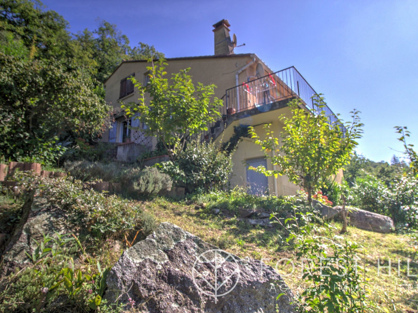 Spacieuse familiale avec terrain de 1350 m2 et T2 indépendant