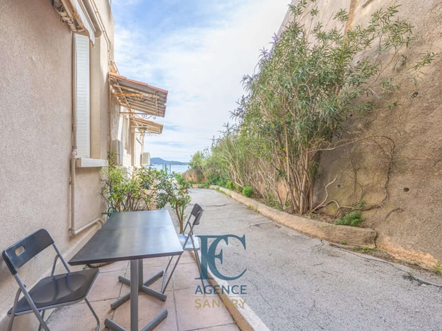 Appartement T5 de 84 m2 en front de mer aux Baux