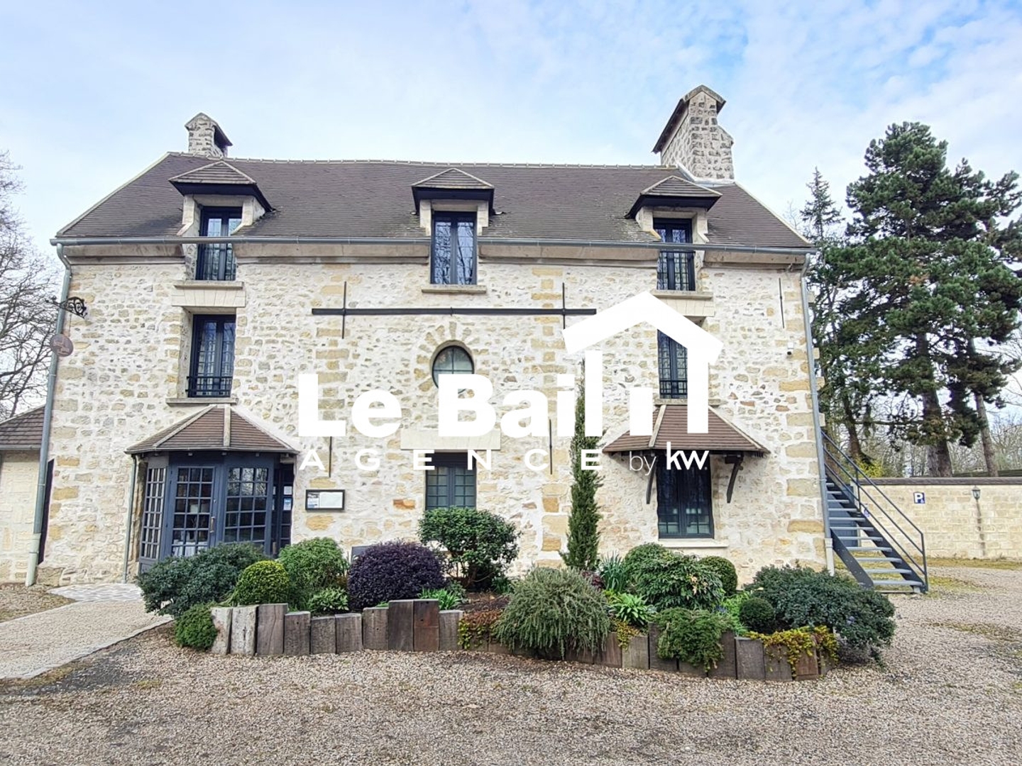 Magasin à vendre - 15 pièces - 700m2 - Osny (95520)