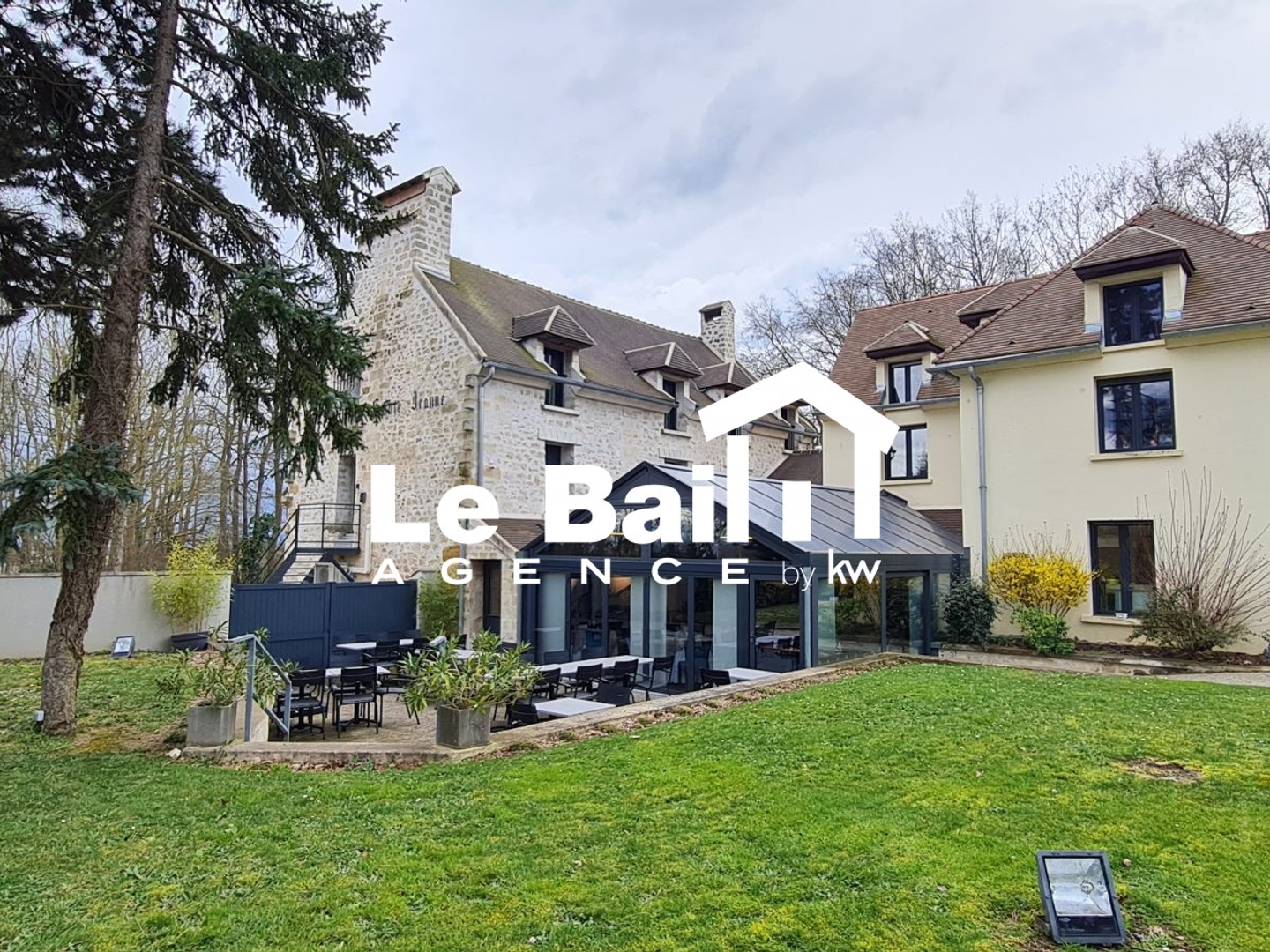 Magasin à vendre - 15 pièces - 700m2 - Osny (95520)