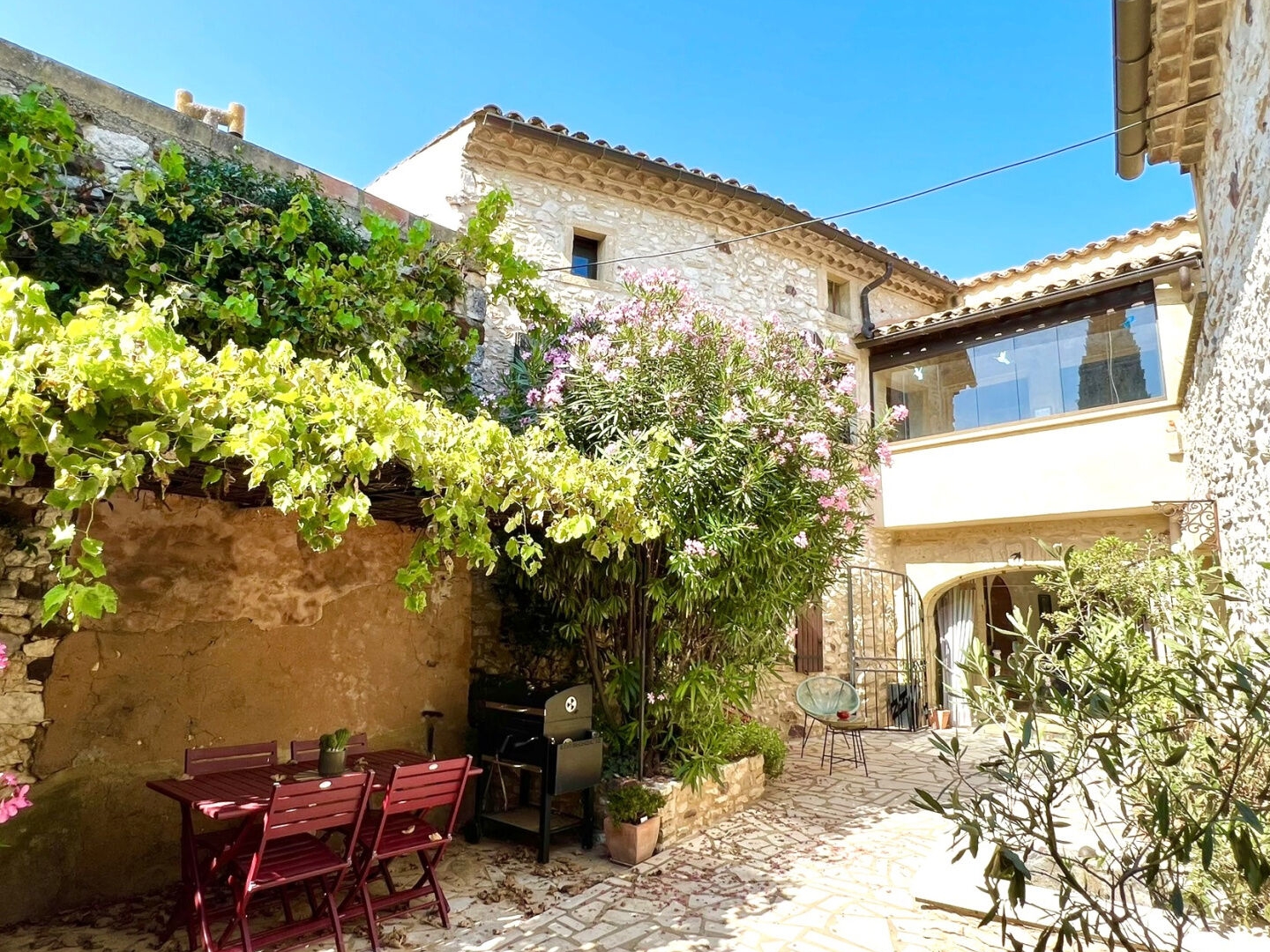 Ensemble immobilier en coeur de village