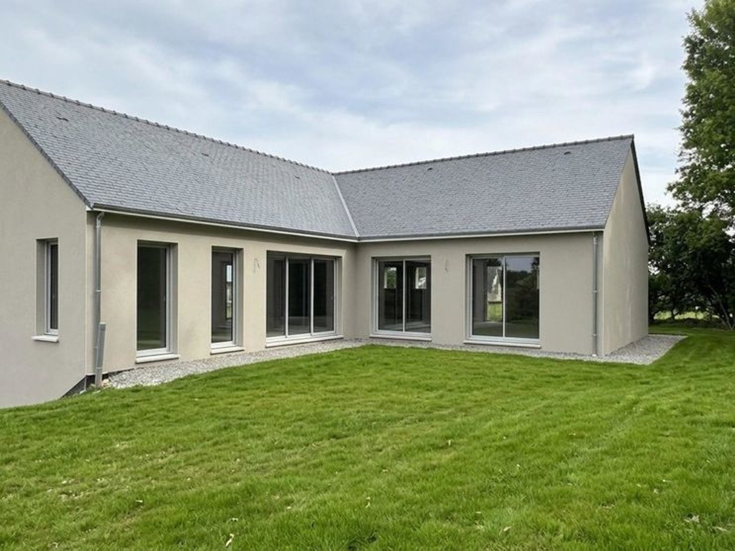 Maison sur Blaison Gohier de 225 m² env sur une parcelle de 746 m². Vendue hors d'eau