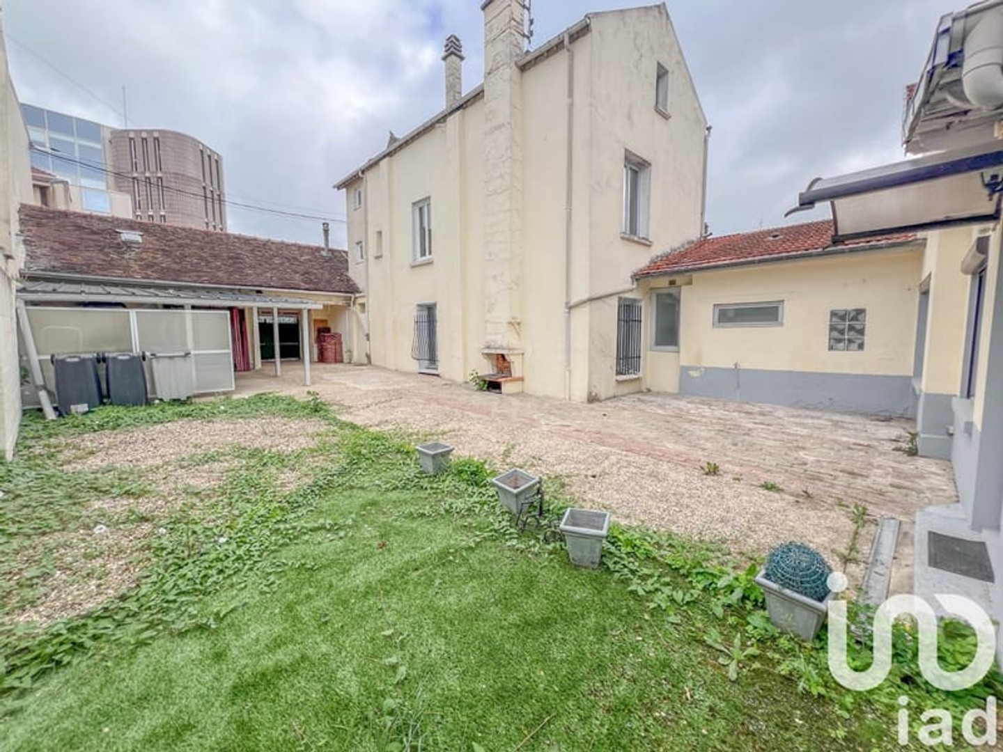 Maison avec appartements 2 pièces 270 m²