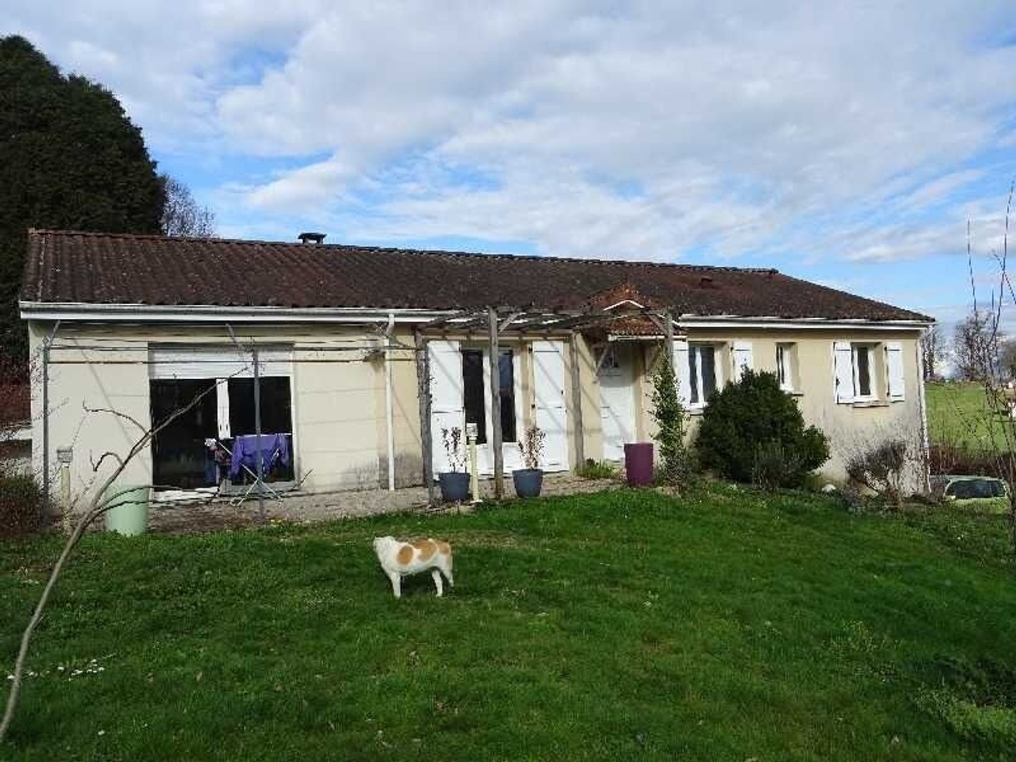 SECTEUR AMBAZAC VASTE MAISON DE 122 M² SUR SOUS-SOL SEMI ENTERRE 4 CHAMBRES SUR UN TERRAIN DE 2500 M²