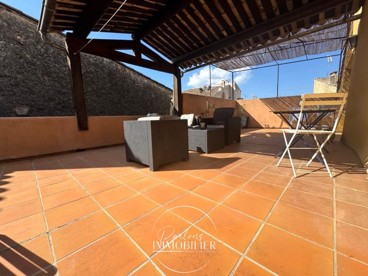 MAISON DE VILLE DE CARACTERE AVEC TERRASSE ET GARAGE