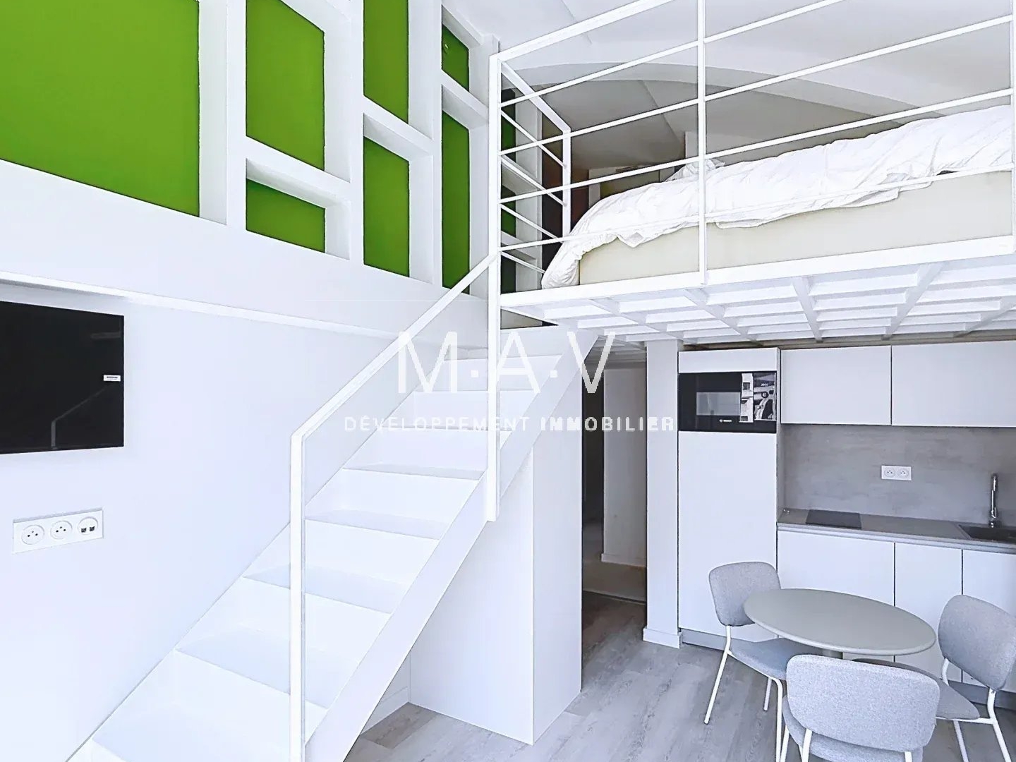 NICE/PARC IMPÉRIAL - STUDIO 22 M² AVEC MEZZANINE ENTIÈREMENT RÉNOVÉ VENDU MEUBLÉ AU CALME IDÉAL POUR INVESTISSEMENT LOCATIF