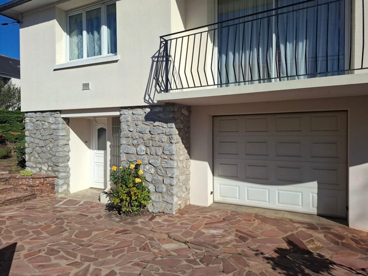 NOUVEAUTÉ !! Maison d'habitation de 120 m2, 3 chambres, rive droite