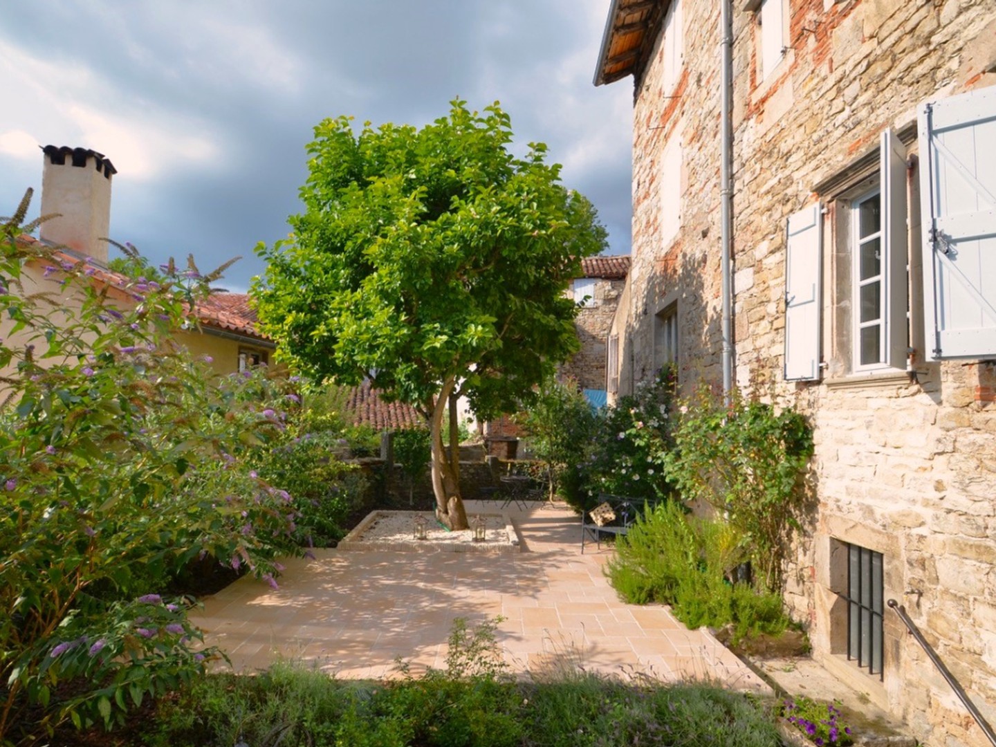Potentiel restaurant, salon de thé, chambre d'hôtes de luxe, plein centre Saint Antonin