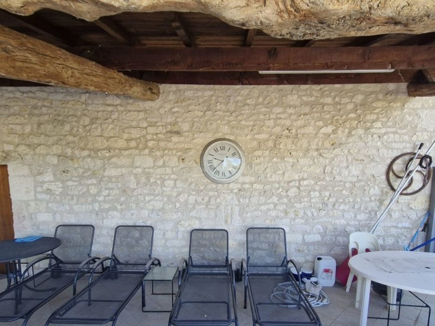 EMSEMBLE DE 2 MAISONS DE VILLAGE ET JARDIN AVEC PISCINE