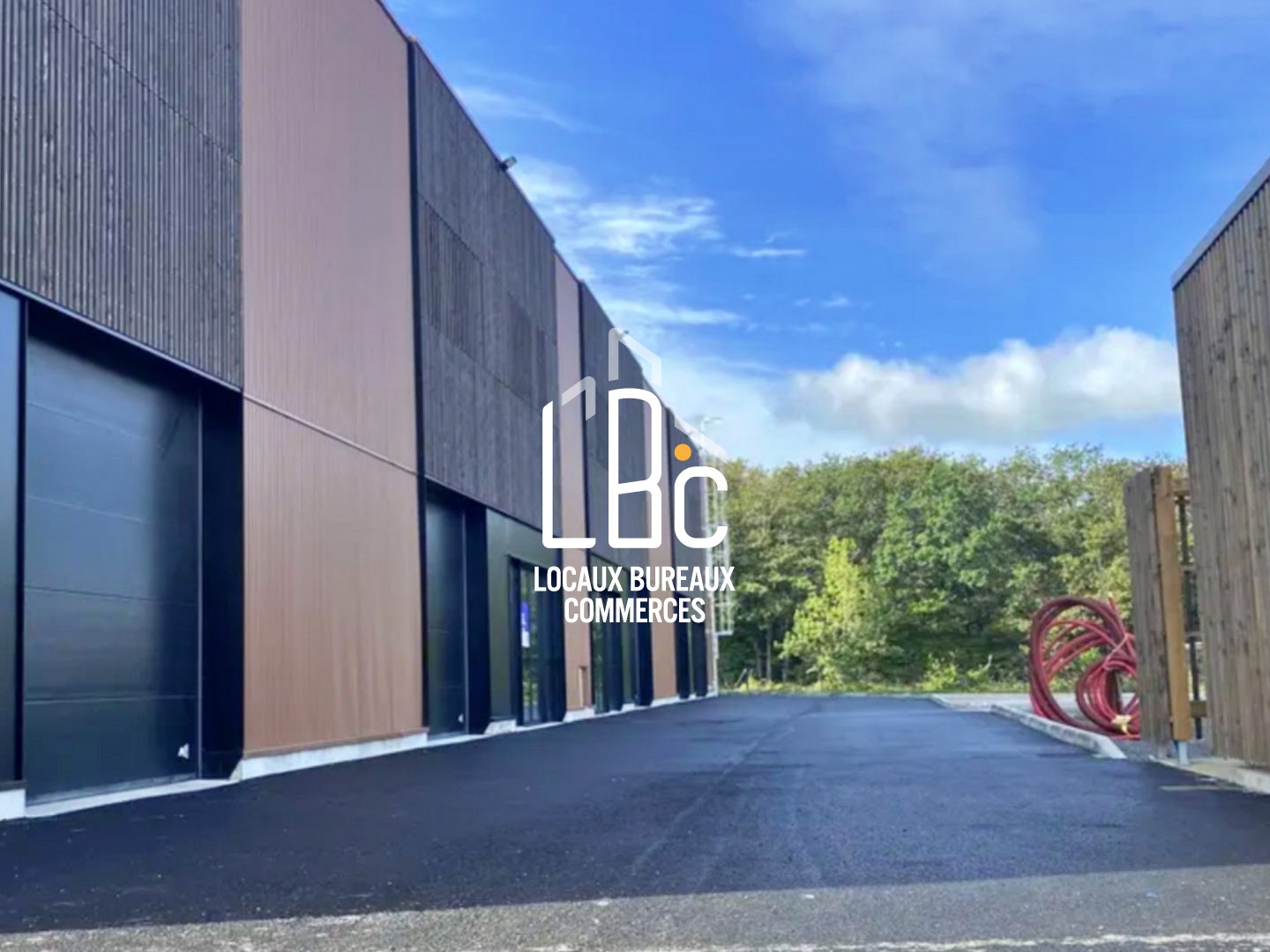 Le Bignon - À vendre local d'activité neuf 417,70 m²