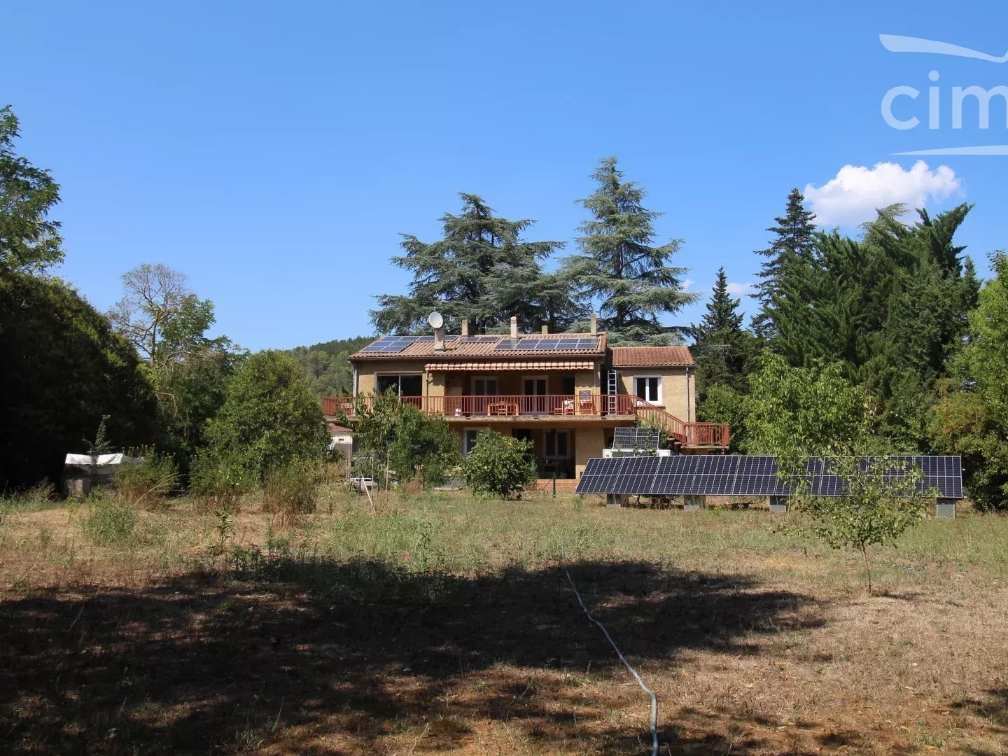 Villa de 212 m² habitables logement indépendant sur terrain de 5340 m²