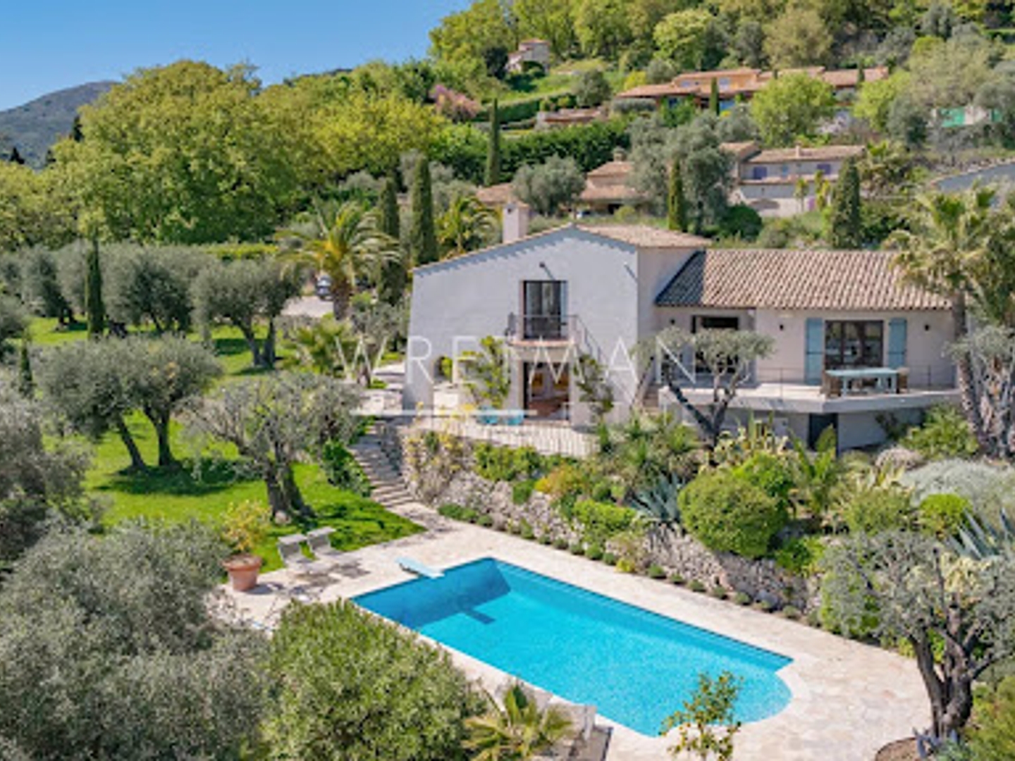 Villa 8 pièces 274 m²