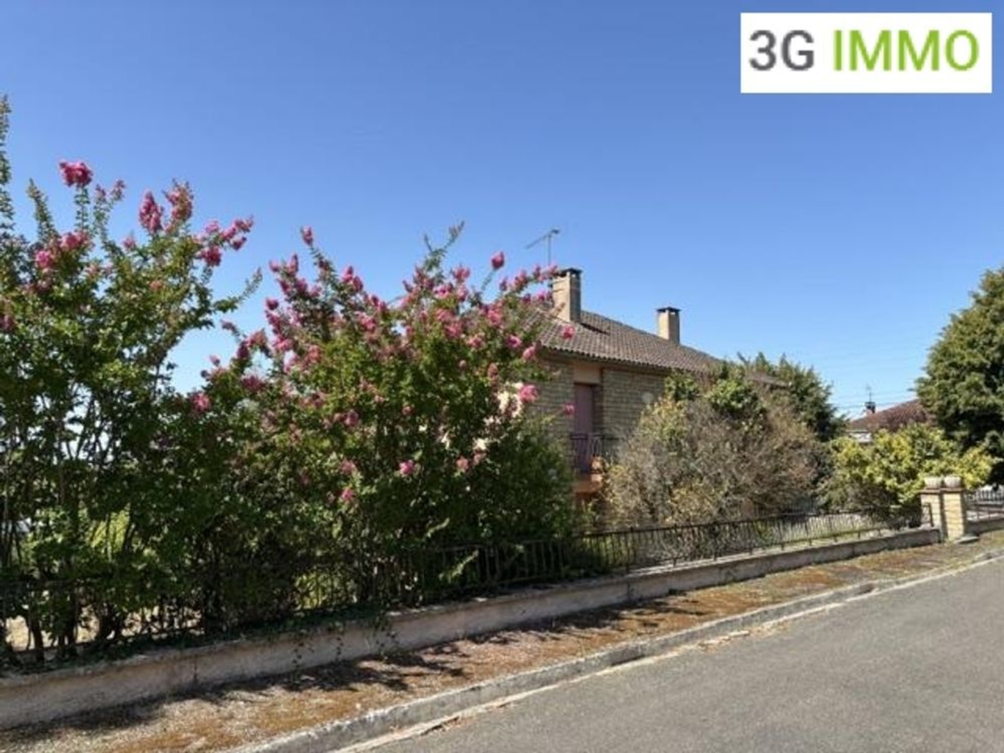 Maison à vendre - 8 pièces - 142m2 - Montpezat-De-Quercy (82270)
