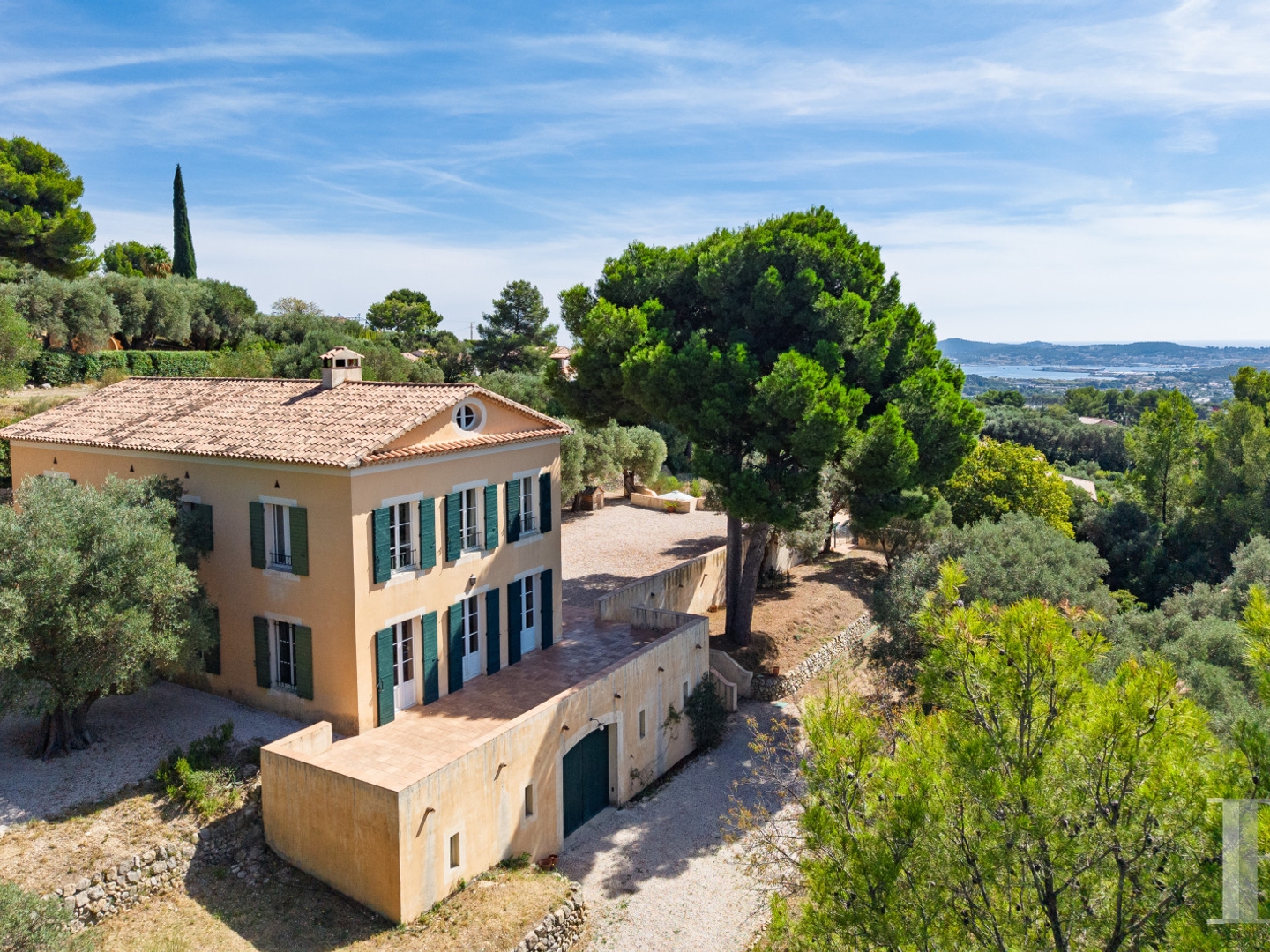 Maison à vendre - 250m2 - Ollioules (83190)