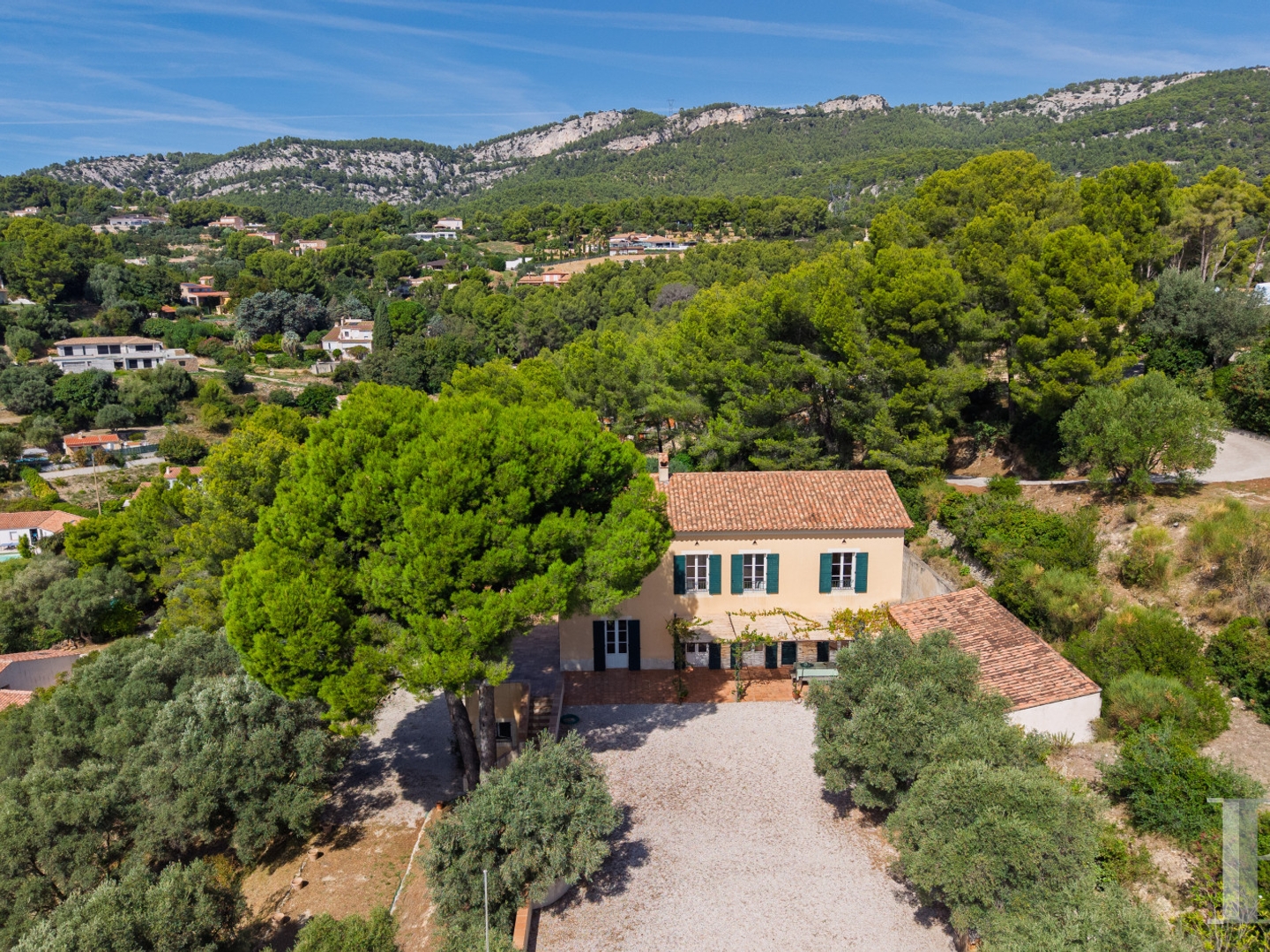 Maison à vendre - 250m2 - Ollioules (83190)