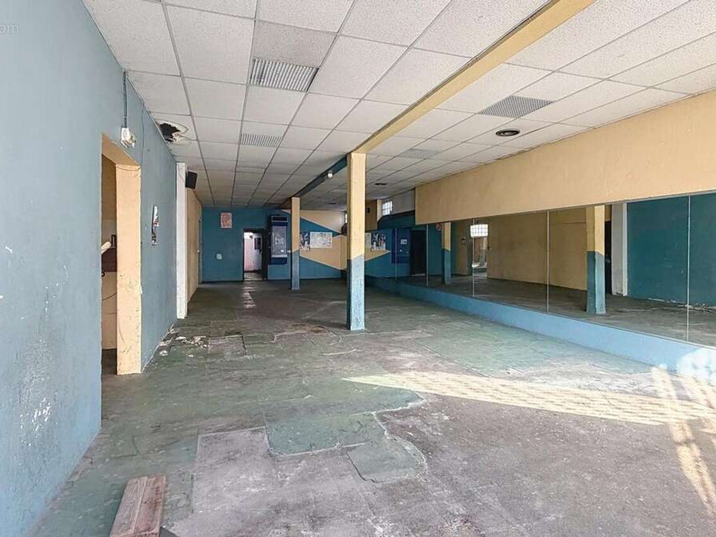 Magasin à vendre - 8 pièces - 600m2 - Périgueux (24000)