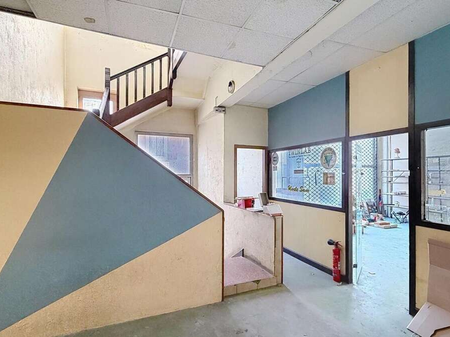 Magasin à vendre - 8 pièces - 600m2 - Périgueux (24000)