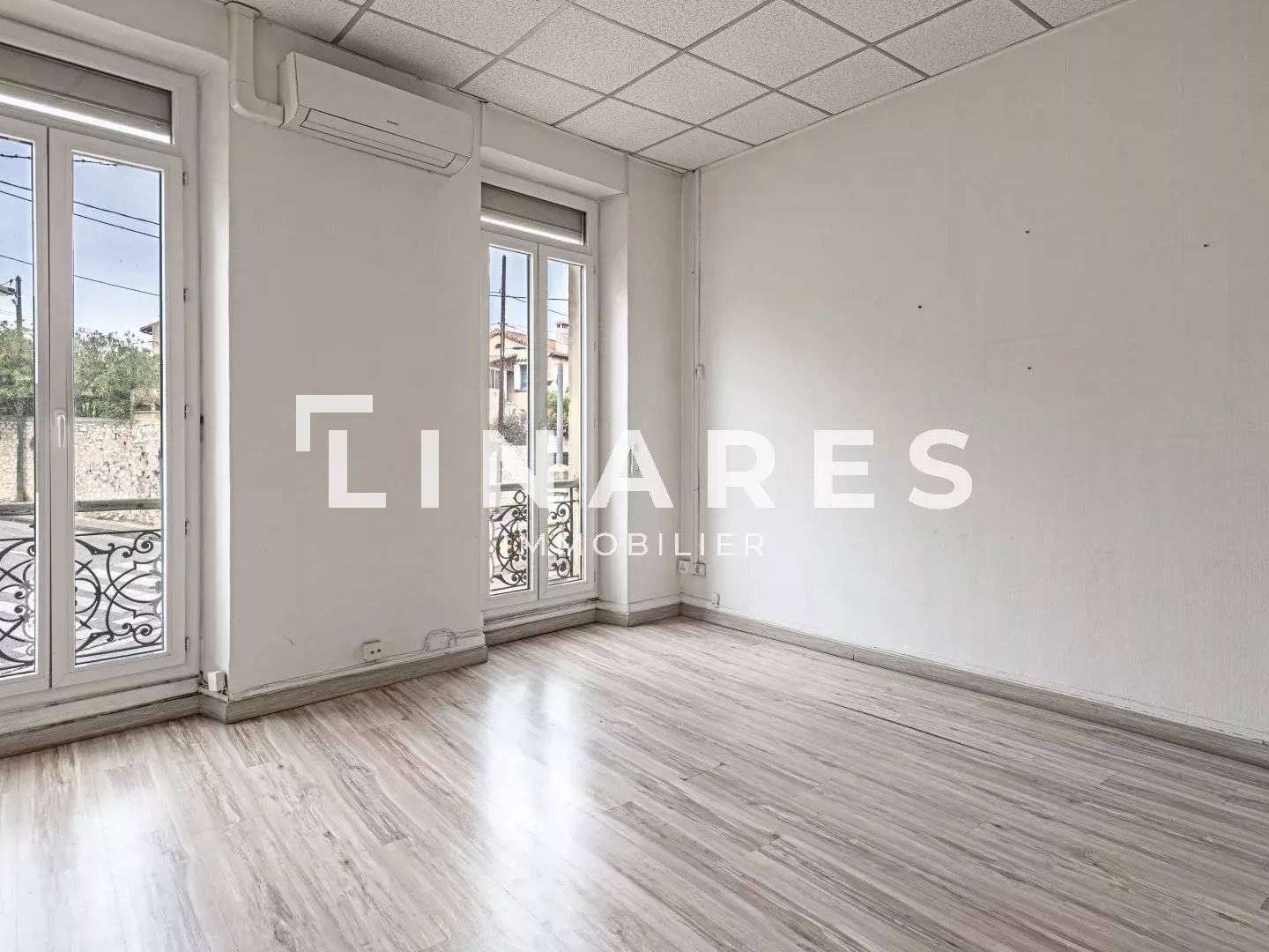 Bureaux à vendre - 11 pièces - 200m2 - Marseille 14e (13014)