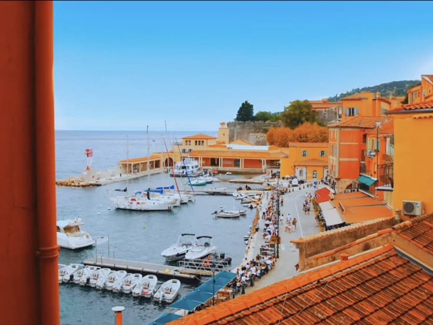 MAGNIFIQUE 3 PIECES ENTIEREMENT RÉNOVÉ AVEC VUE IMPRENABLE SUR LA MER, VILLEFRANCHE-SUR-MER