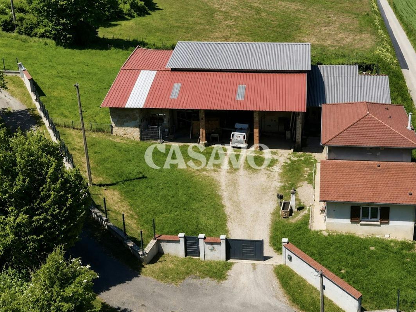 Vends corps de ferme - 114 m² - 4 pièces, 2 chambres - Meyssiez 38440