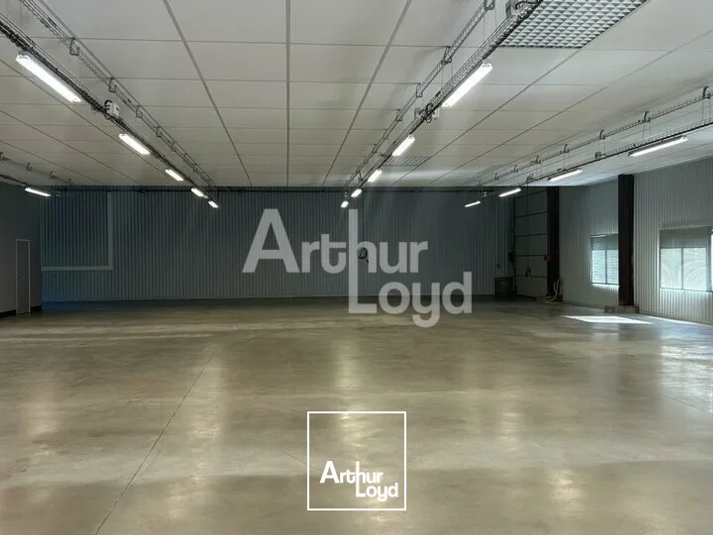 Locaux à vendre - 898m2 - Blois (41000)