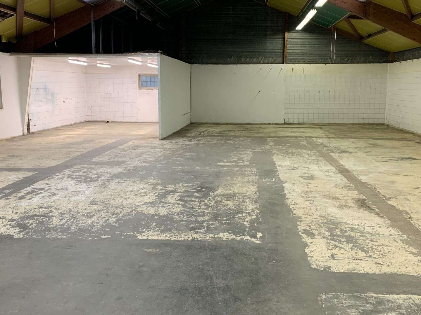 Local 300 m²