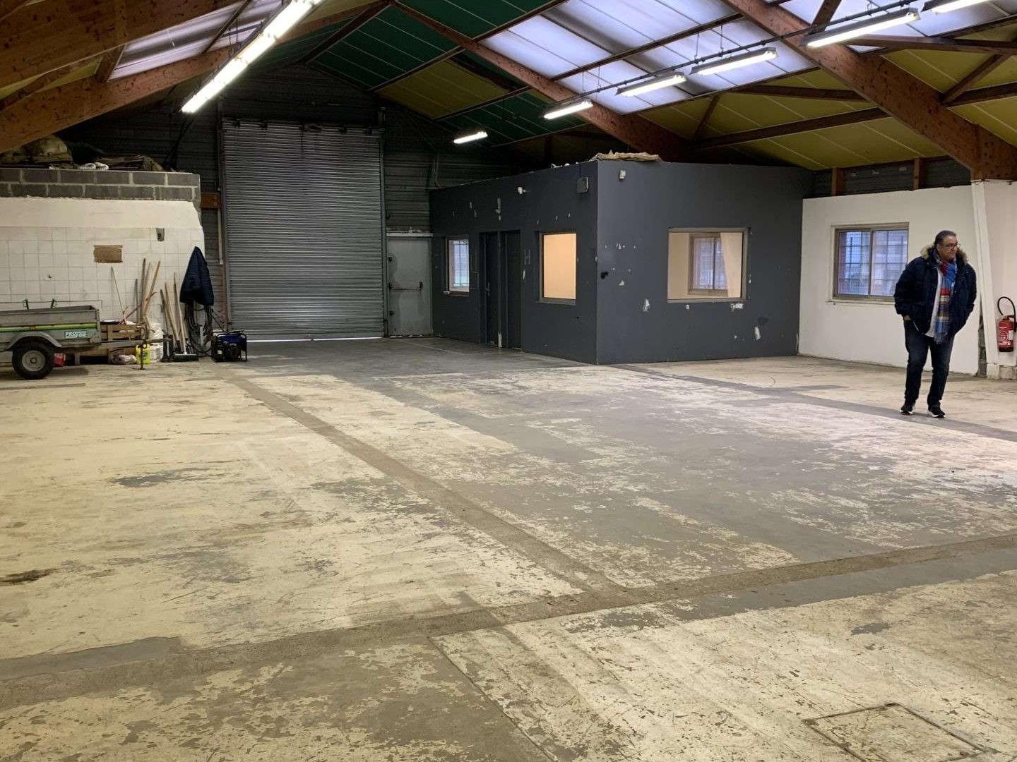 Local 300 m²