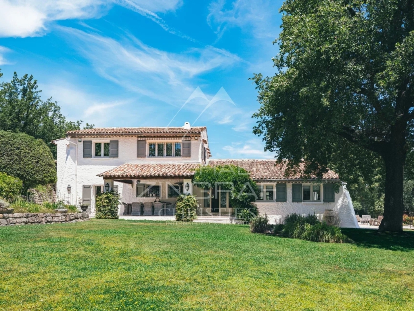 Maison à vendre - 9 pièces - 438m2 - Le Rouret (06650)