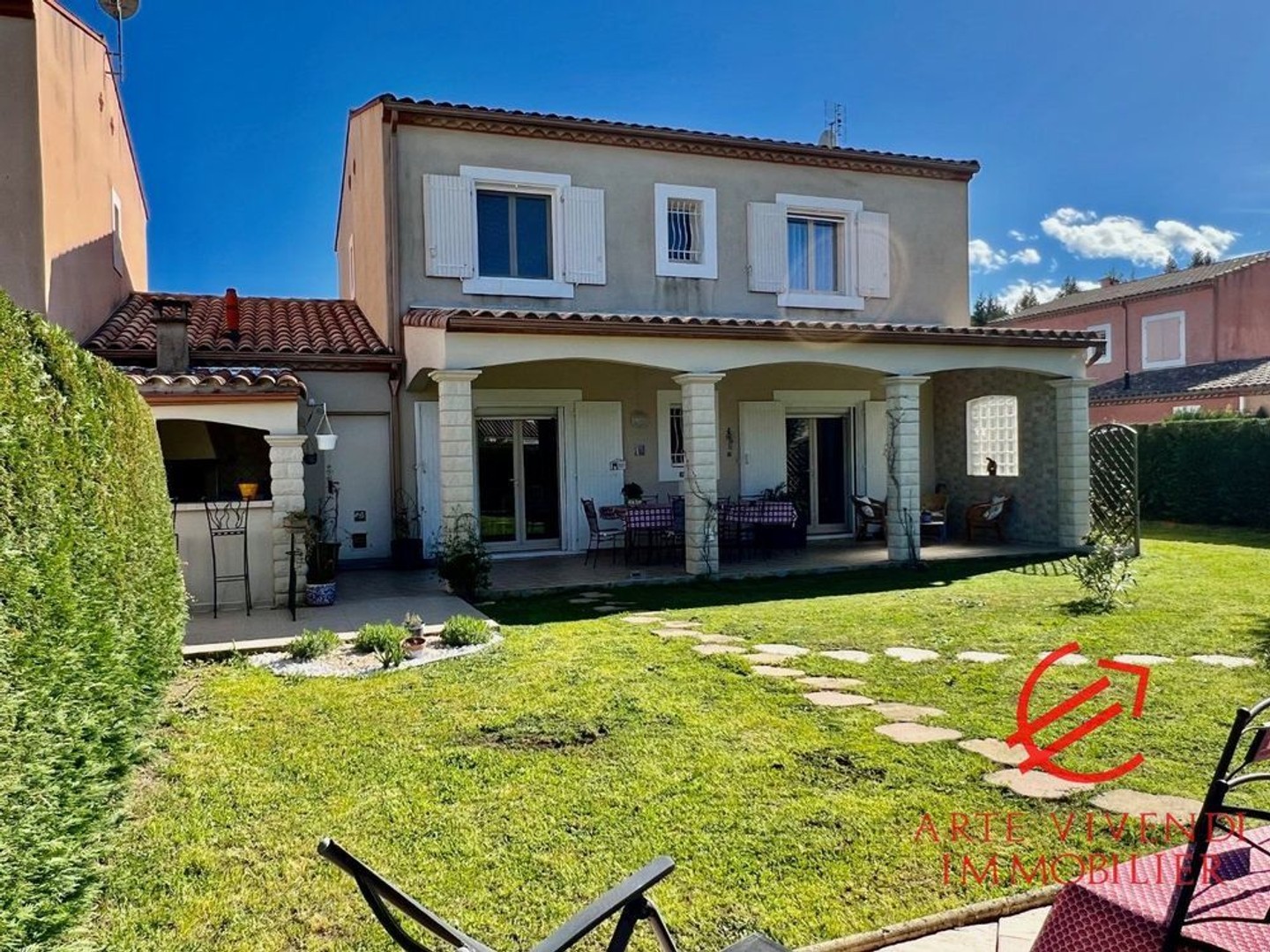Villa T5 avec jardin 600m²