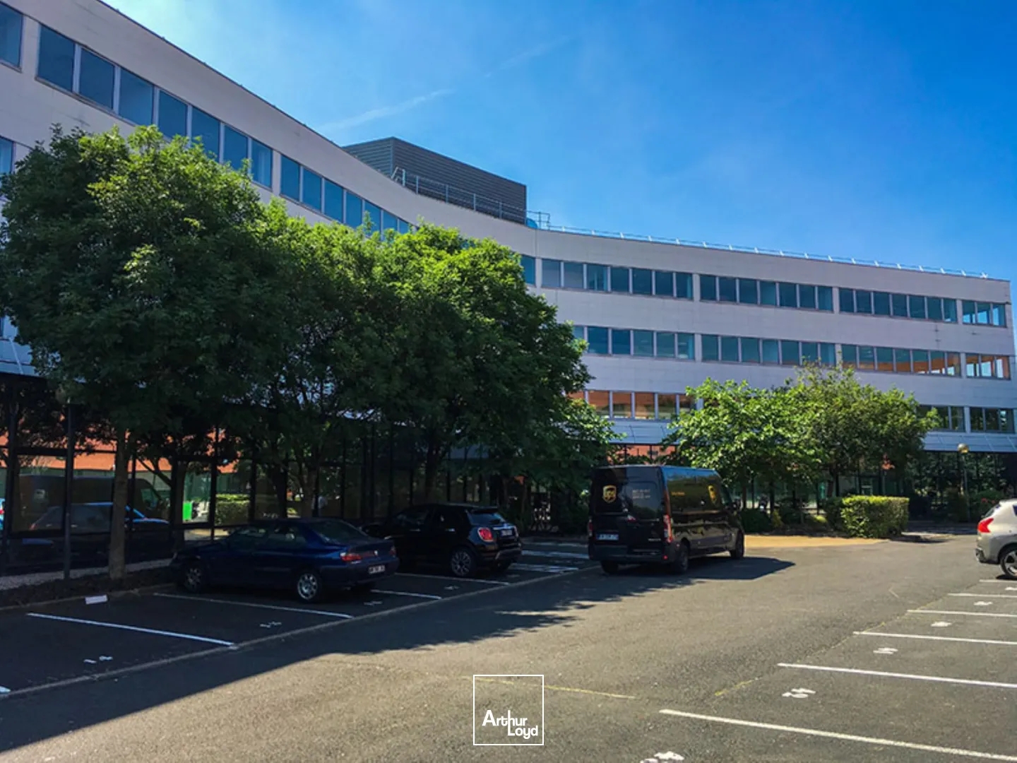 Bureaux à vendre à Gennevilliers climatisés dans parc d'affaires Barbanniers
