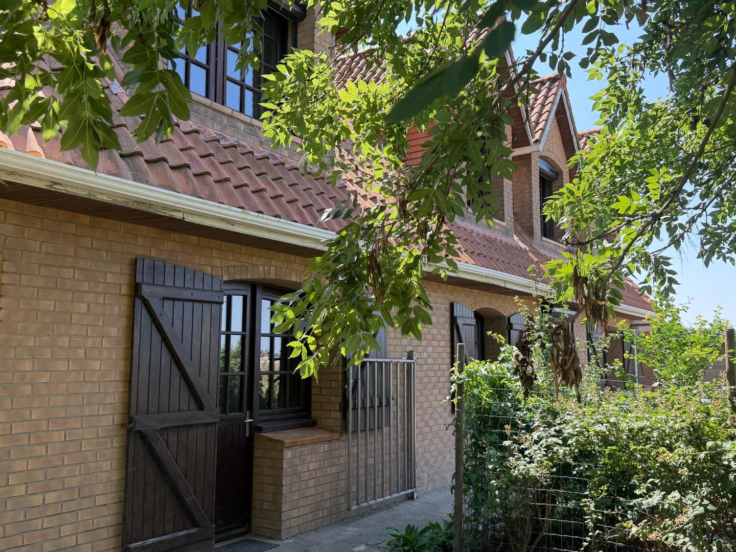 Maison familiale avec jardin et dépendance