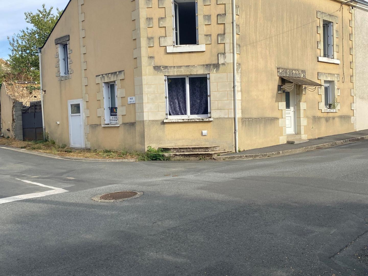 Maison de ville offrant de beaux potentiels