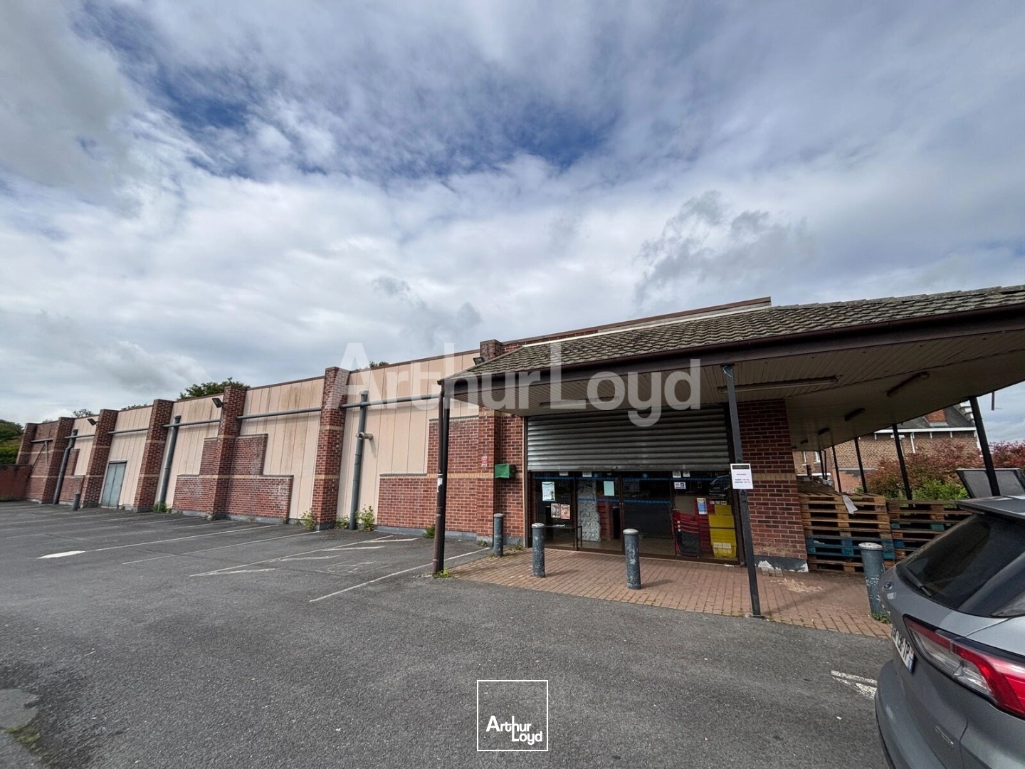 Vente locaux commerciaux Recquignies grand parking et accessibilité PMR