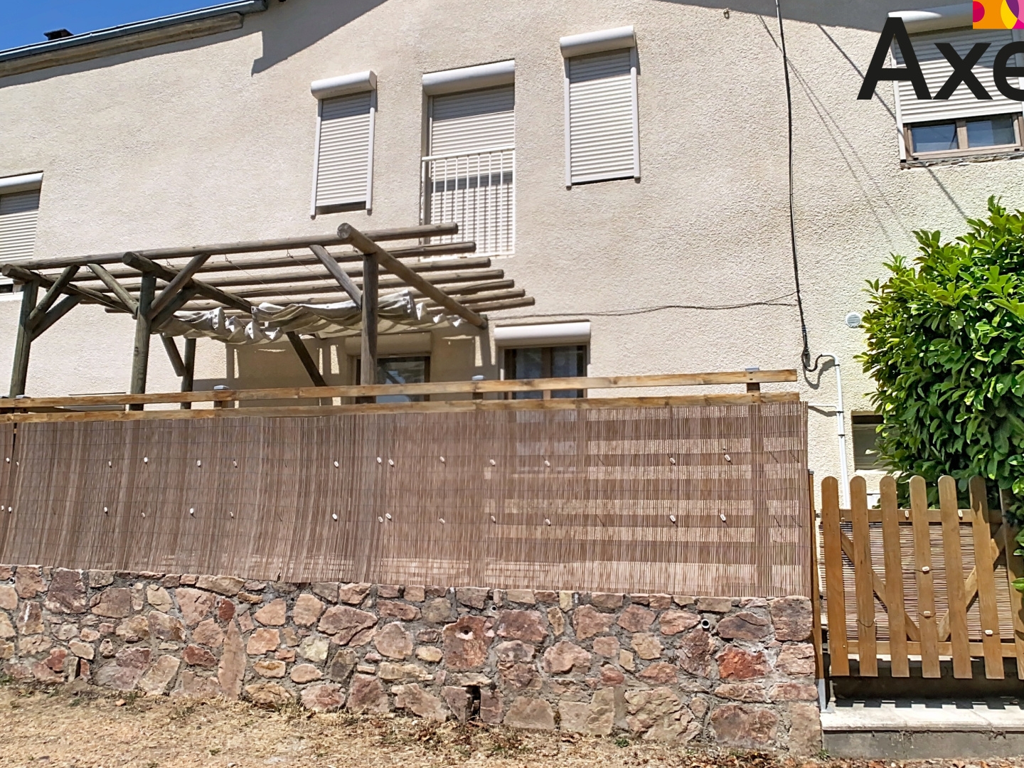 A VENDRE- SAINT-ANDRÉ D'APCHON- MAISON DE VILLAGE AVEC TERRASSE