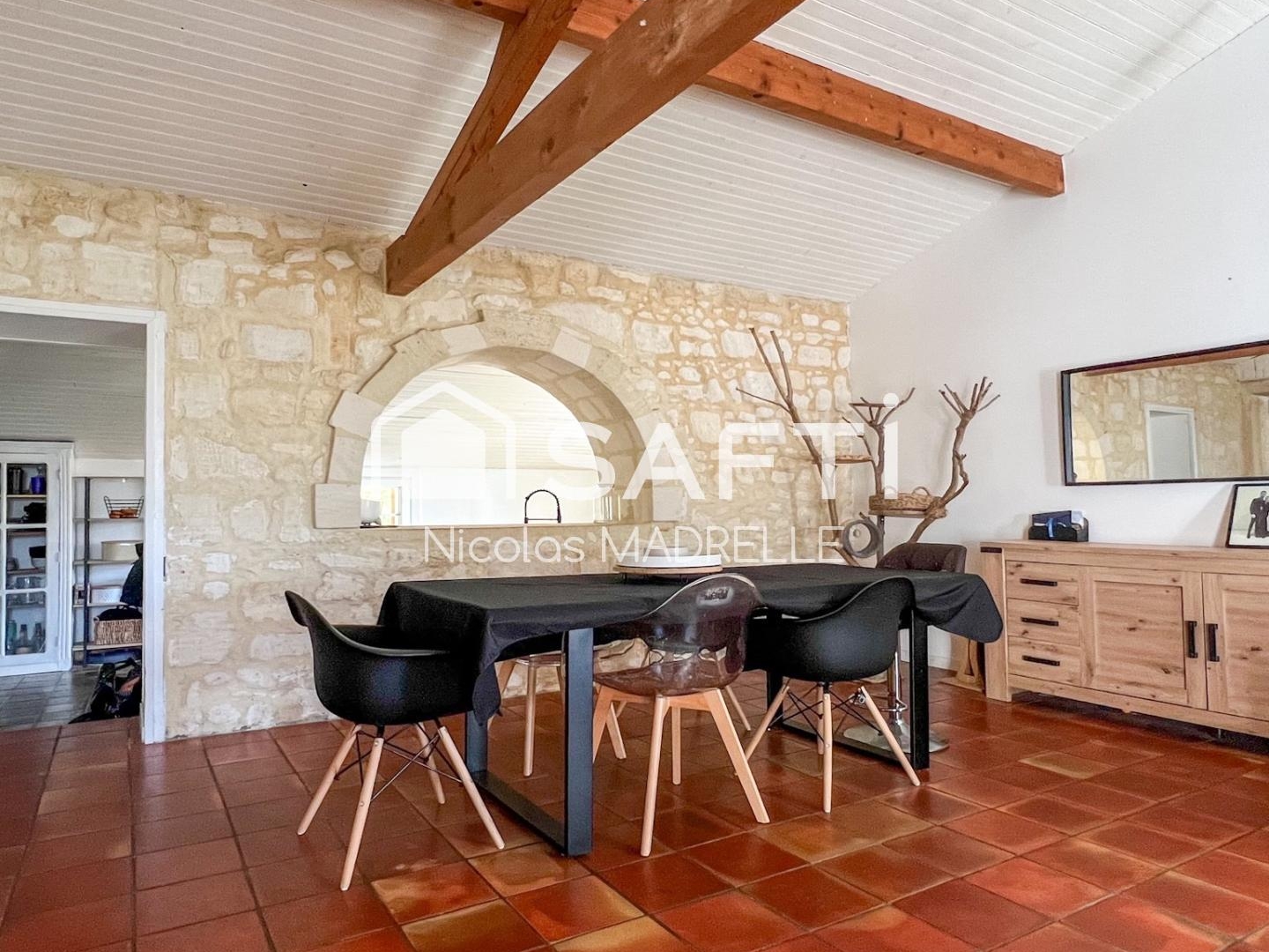 Maison à vendre - 6 pièces - 190m2 - Bayon-Sur-Gironde (33710)