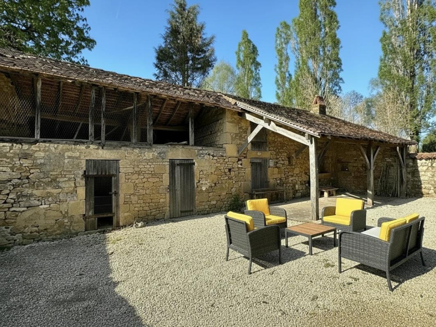 Maison à vendre - 4 pièces - 153m2 - Nanthiat (24800)