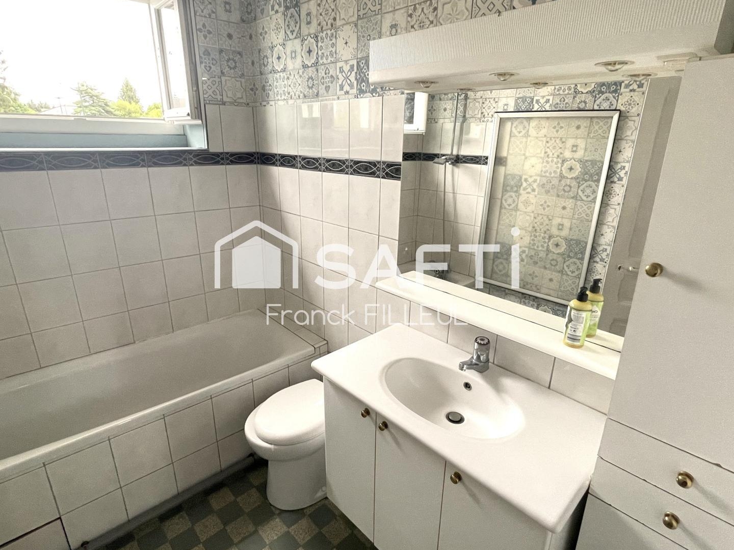Immeuble à vendre - 171m2 - Bussière-Galant (87230)