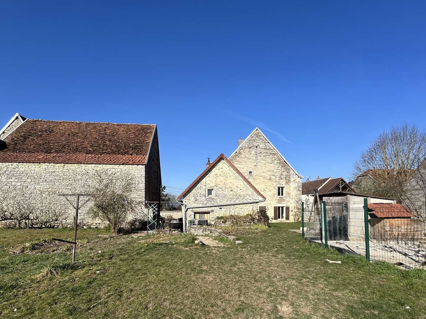Maison à vendre - 10 pièces - 220m2 - Viévigne (21310)
