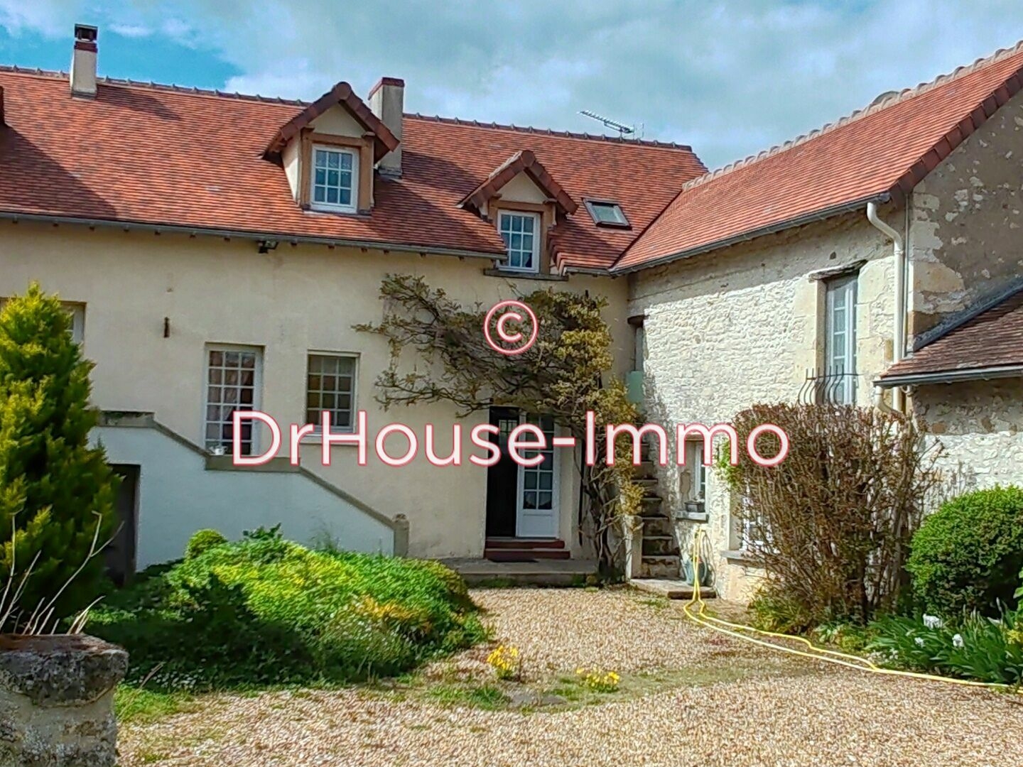 Maison atypique 3-4 chambres.