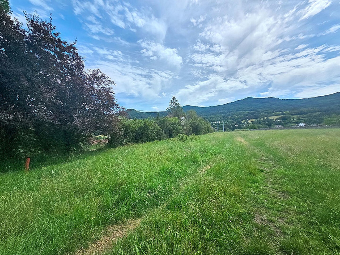 EXCLUSIVITE Terrain avec vue dégagée de 782 m2 dans le centre de RETOURNAC