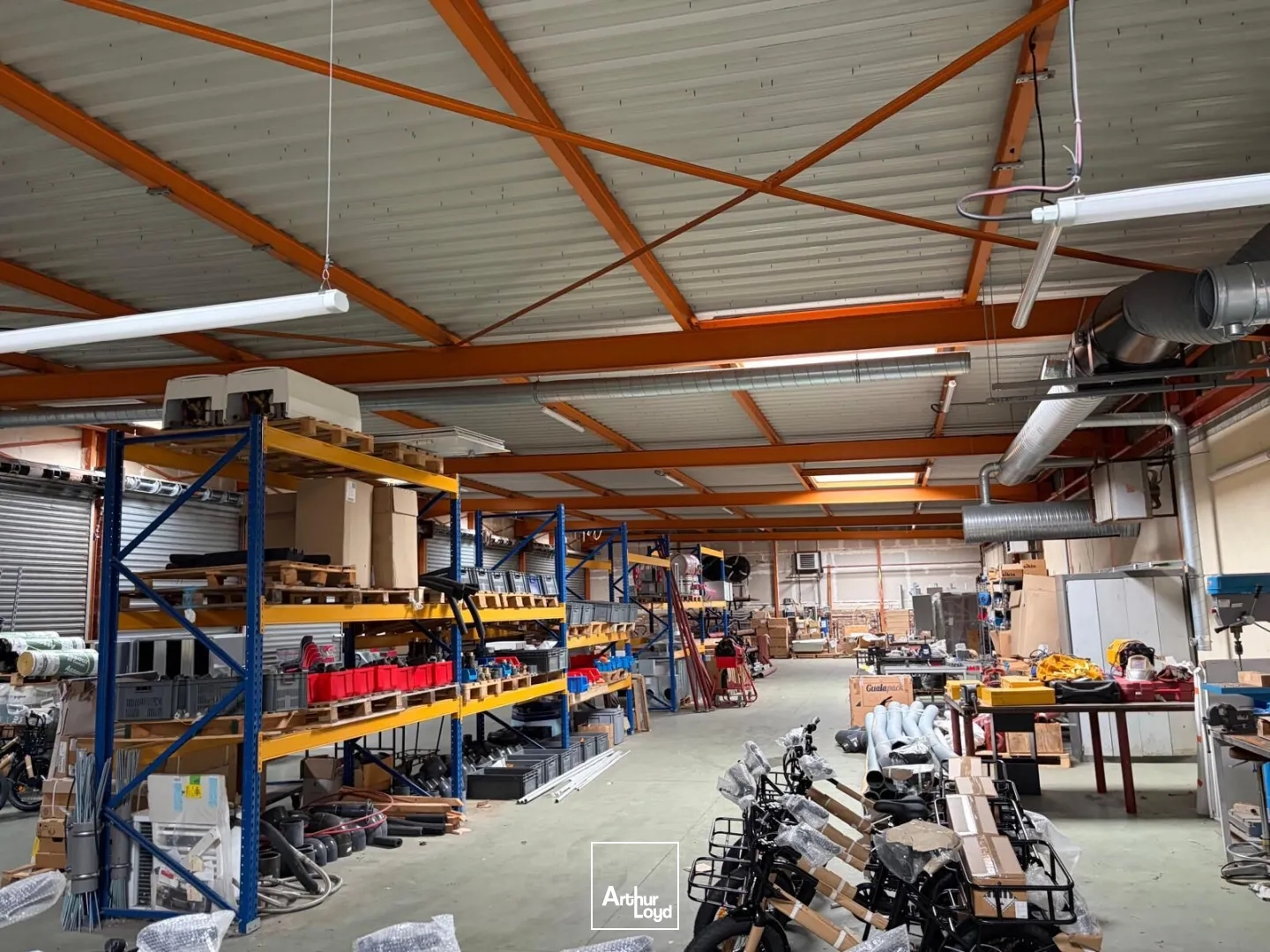 Locaux à vendre - 1650m2 - Cergy (95000)