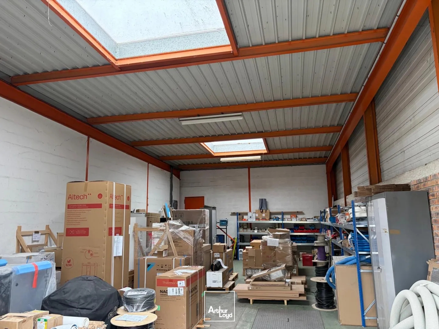 Locaux à vendre - 1650m2 - Cergy (95000)