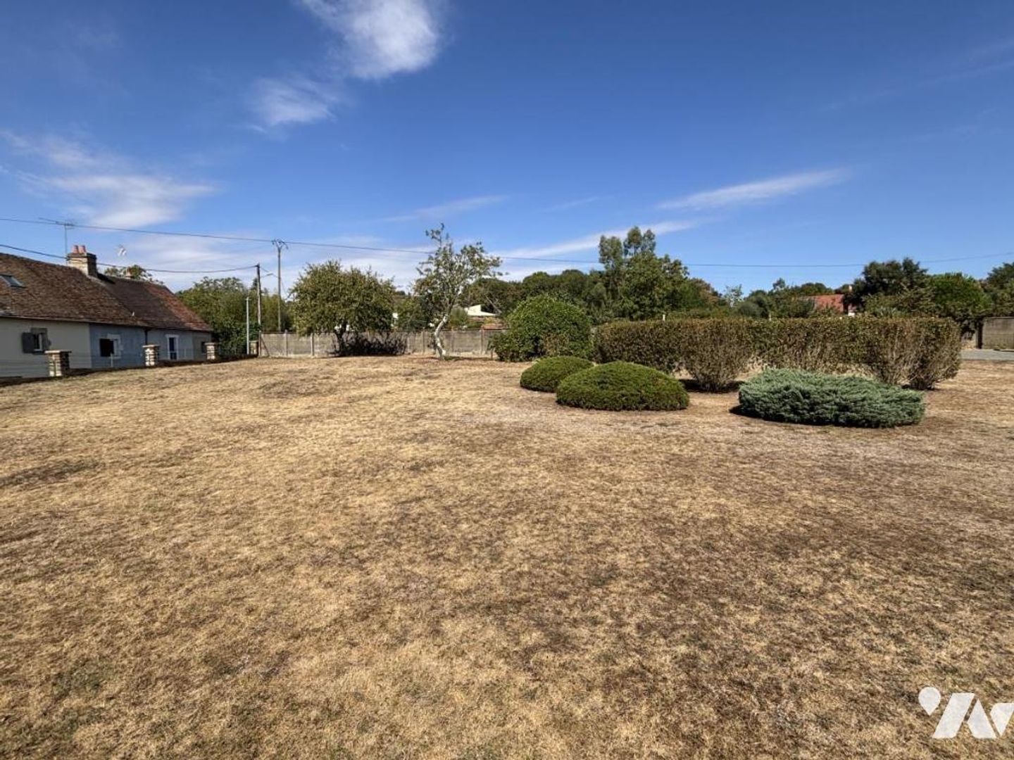 Terrain 999 m²