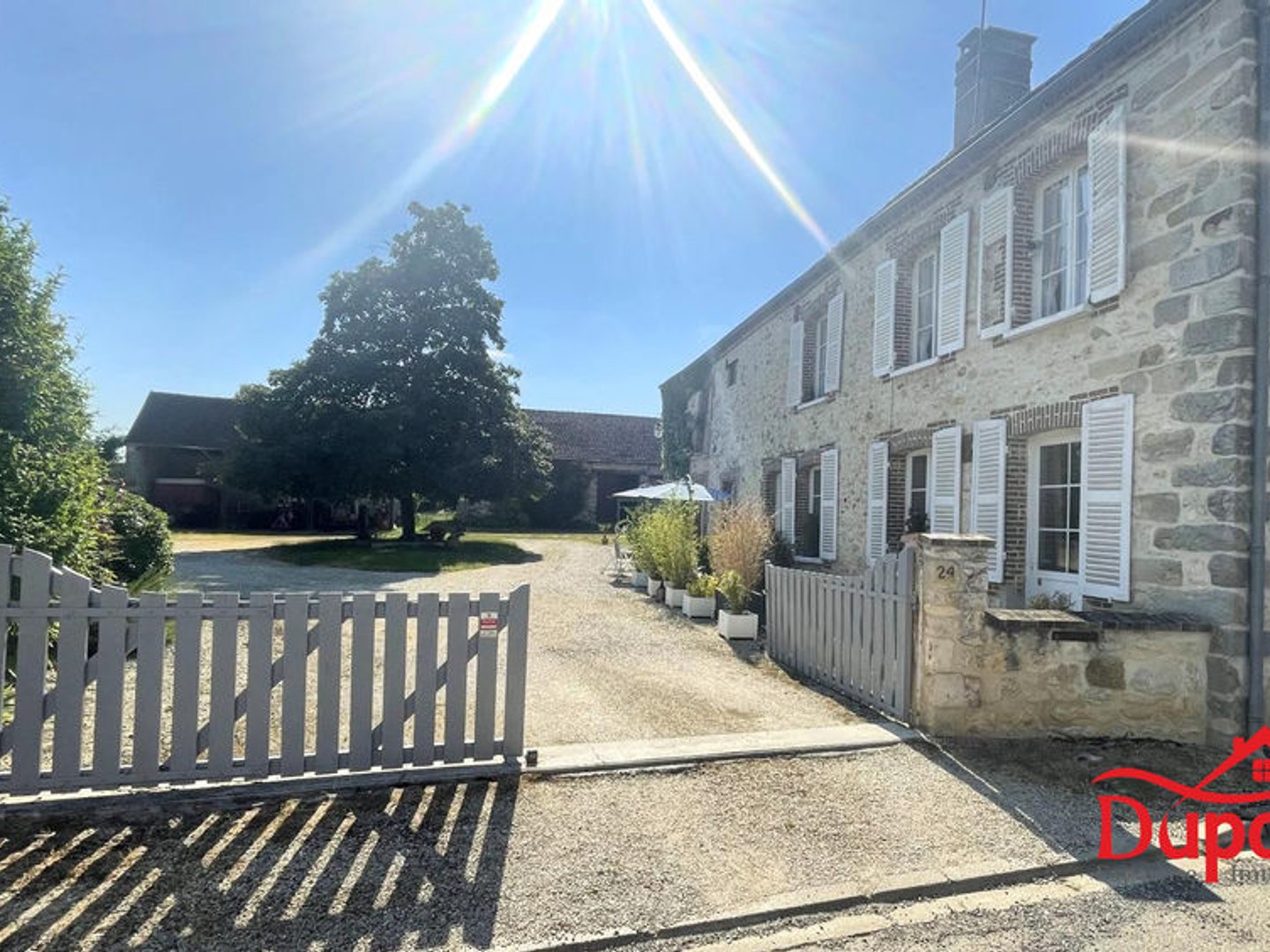 À Vendre Magnifique Corps de Ferme sur 1/2 Hectare proche PROVI