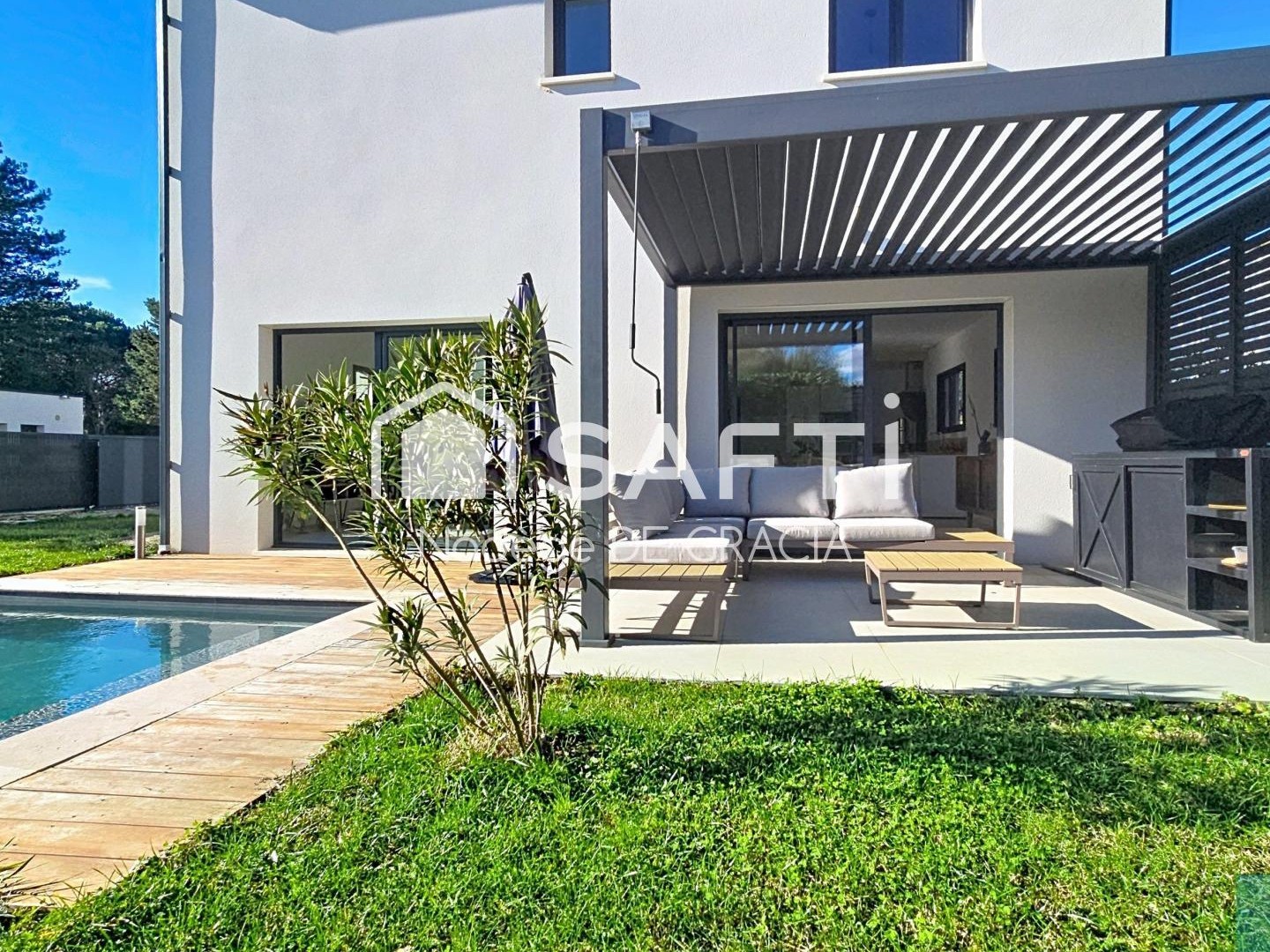 Villa contemporaine avec piscine et garage au calme